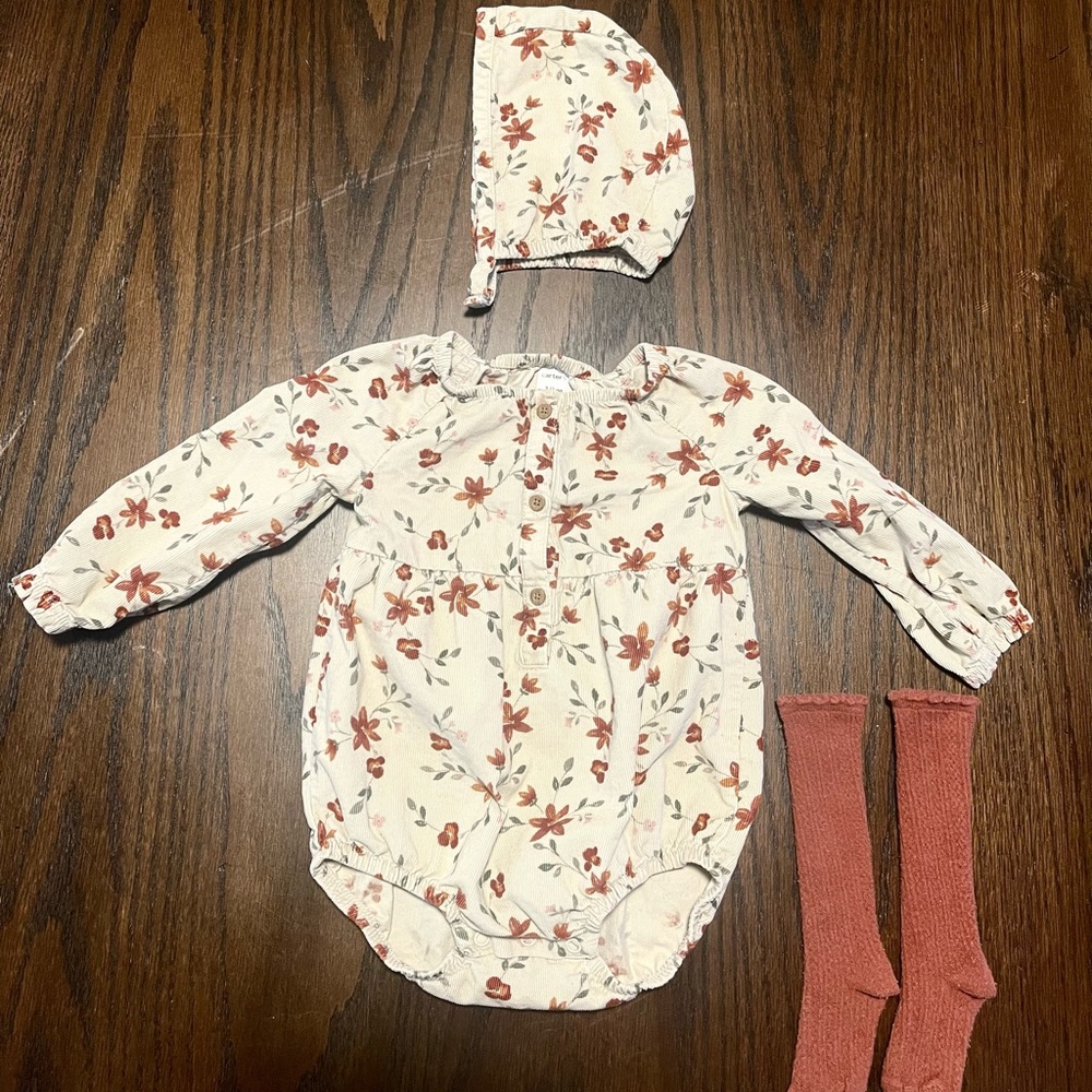 Sweetest corduroy 3 piece set. Like New. From completely non toxic home.